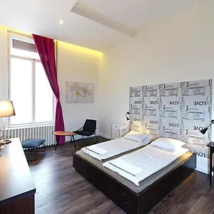 5 , Budapeste Hungria